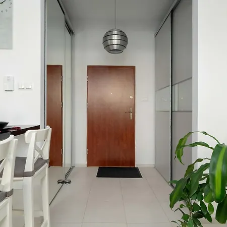 Апартаменты Piekny Z Ogrodkiem I Tarasem & Parking By Renters Познань