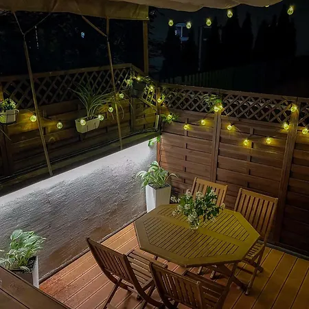 Piekny Z Ogrodkiem I Tarasem & Parking By Renters アパート ポズナン