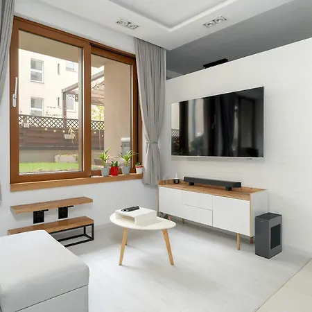 Piekny Z Ogrodkiem I Tarasem & Parking By Renters アパート
