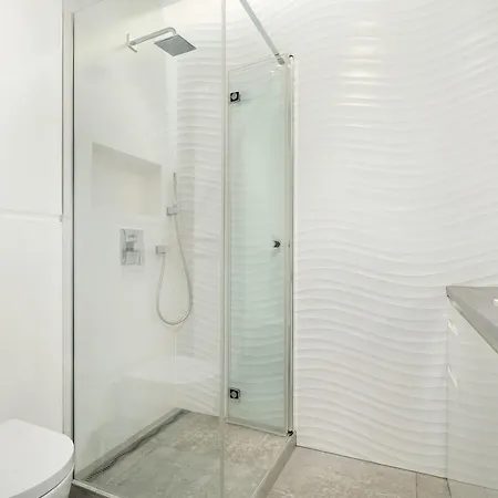 Piekny Z Ogrodkiem I Tarasem & Parking By Renters Apartment
