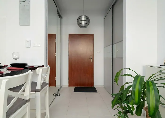 Apartman Piekny Z Ogrodkiem I Tarasem & Parking By Renters Poznań